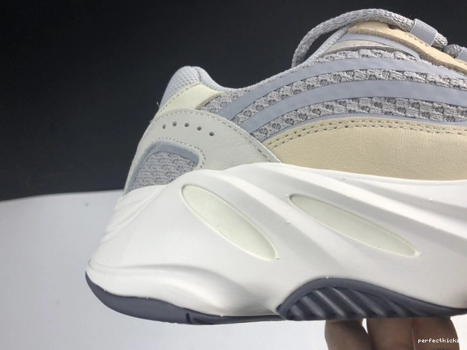 GY7924 Cream Boost Yeezy 700 Adidas V2 Cream 0716